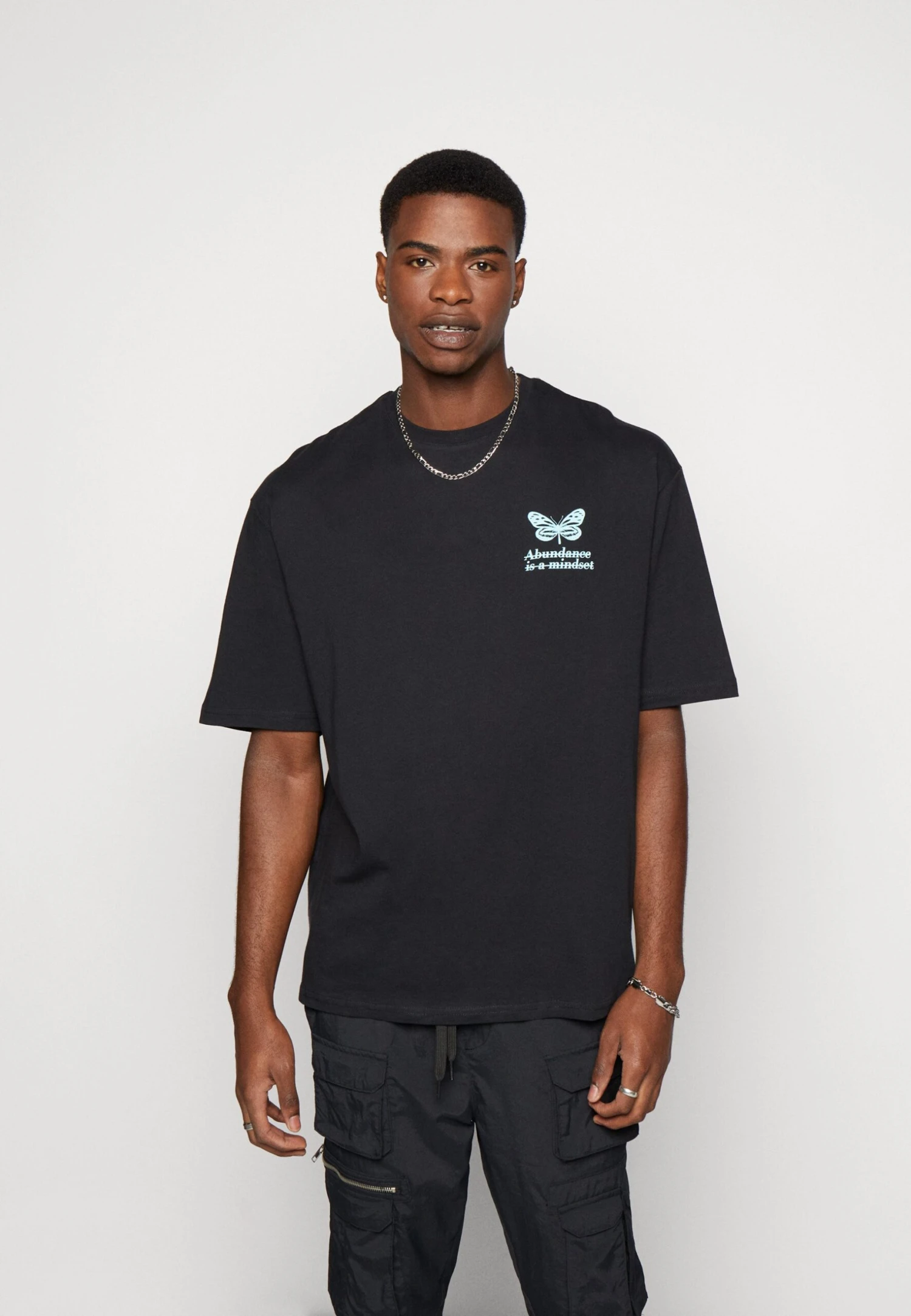 YOURTURN Chest Tee Unisex - Camiseta Estampada - 802 - Black 1 YOURTURN Chest Tee Unisex - Camiseta Estampada - 802 - Black